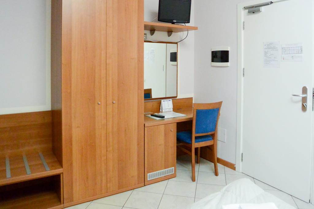 Albergo Meuble Abatjour Мантова Екстериор снимка