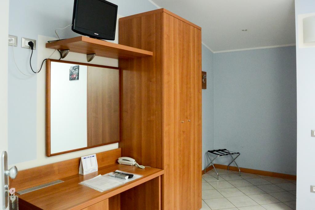 Albergo Meuble Abatjour Мантова Екстериор снимка