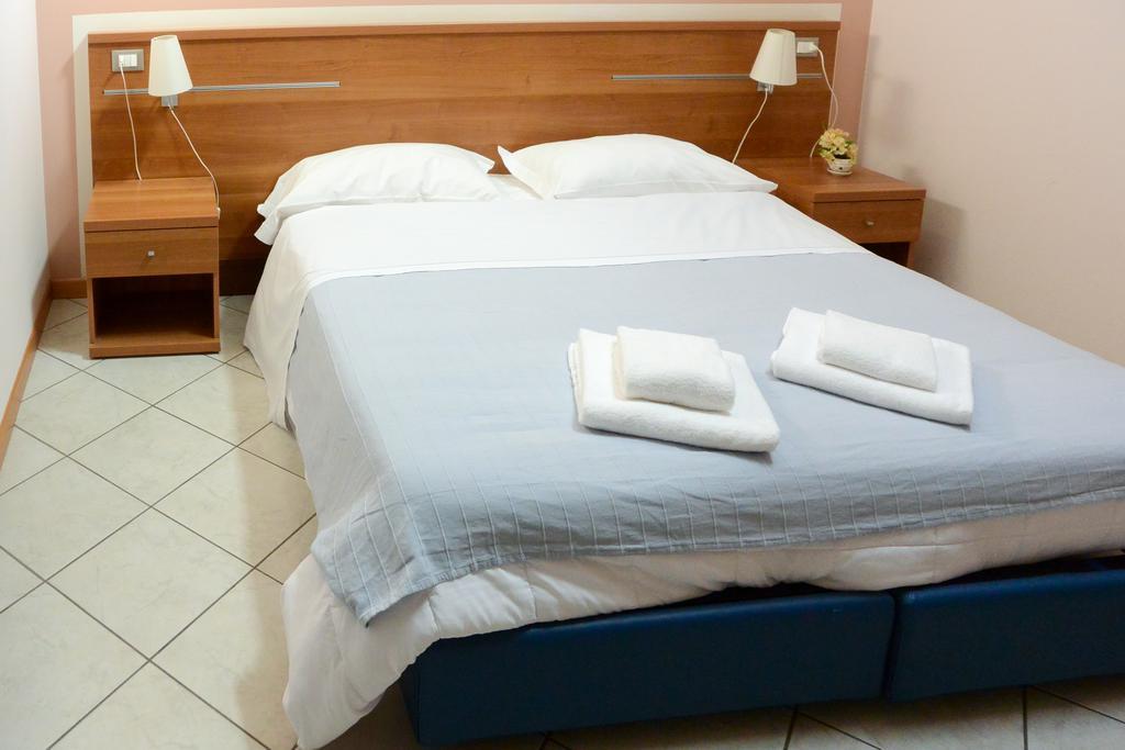 Albergo Meuble Abatjour Мантова Екстериор снимка