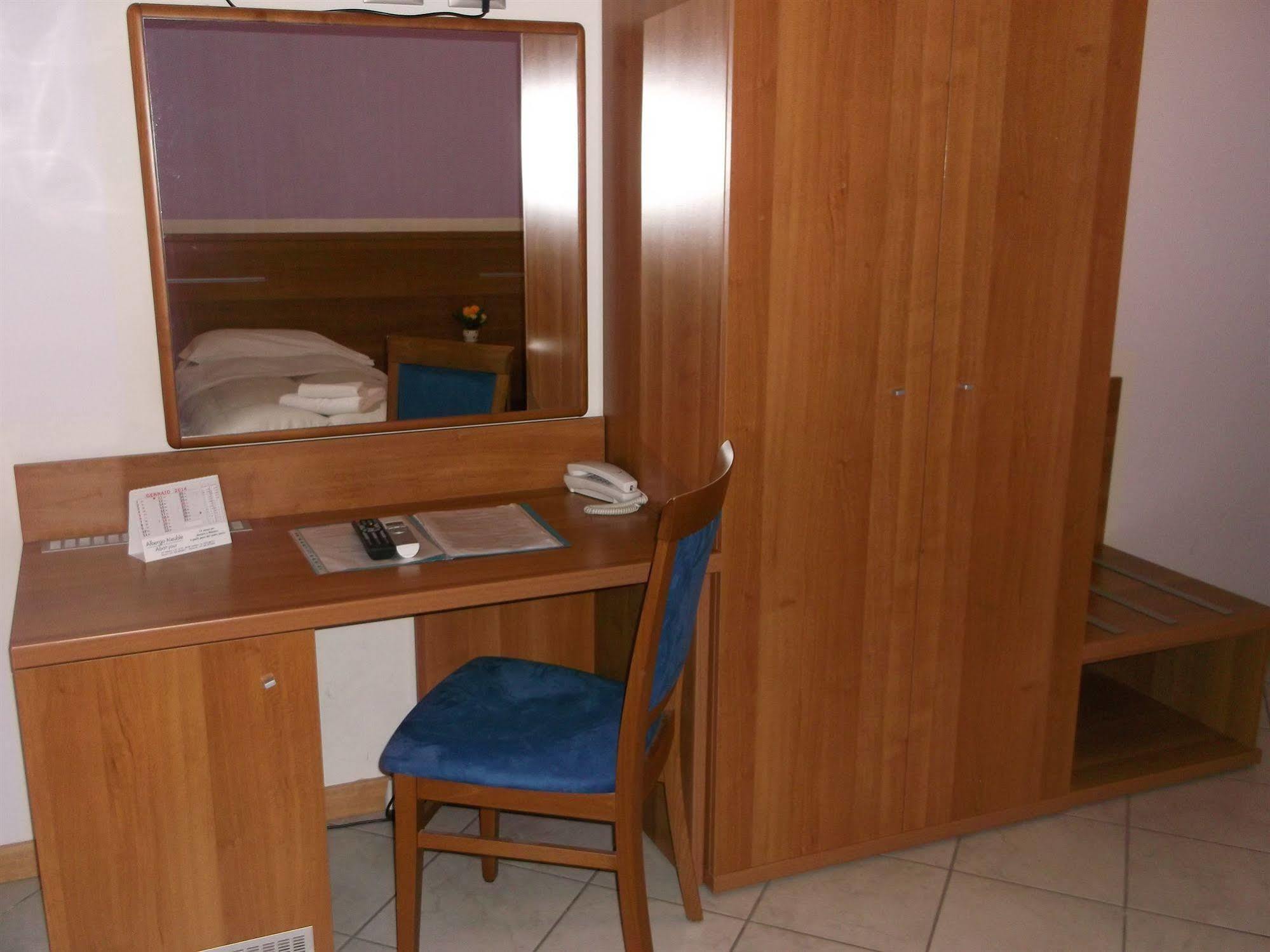 Albergo Meuble Abatjour Мантова Екстериор снимка