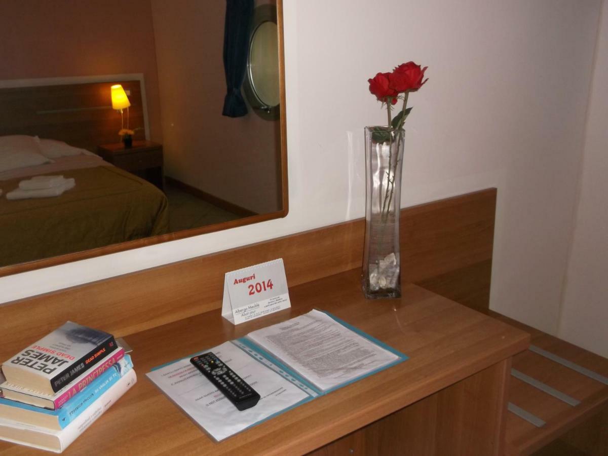 Albergo Meuble Abatjour Мантова Стая снимка